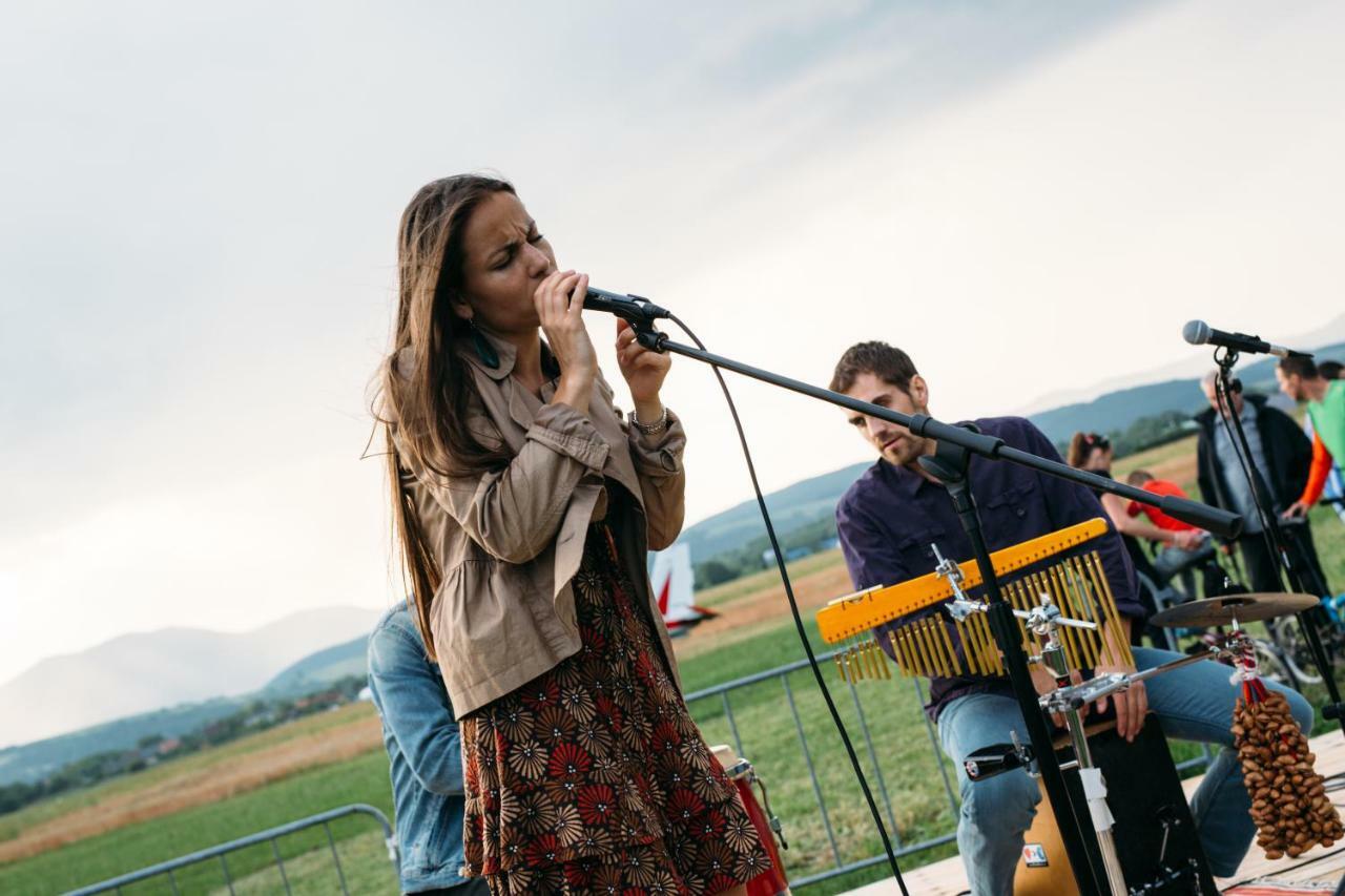Penzion Na Letisku - Areal Sky Park Trenčín 外观 照片